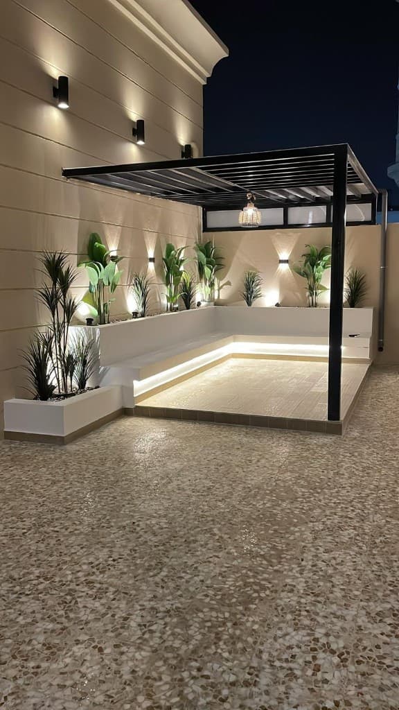 Pool water feature by QFountains