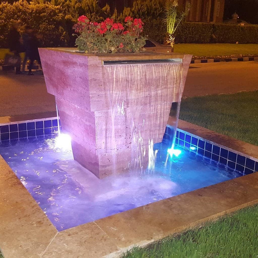 Pool water feature by QFountains